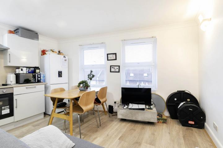 Recently Refurbished Apartment High Road, Willesden Green (£150 towards your moving cost)